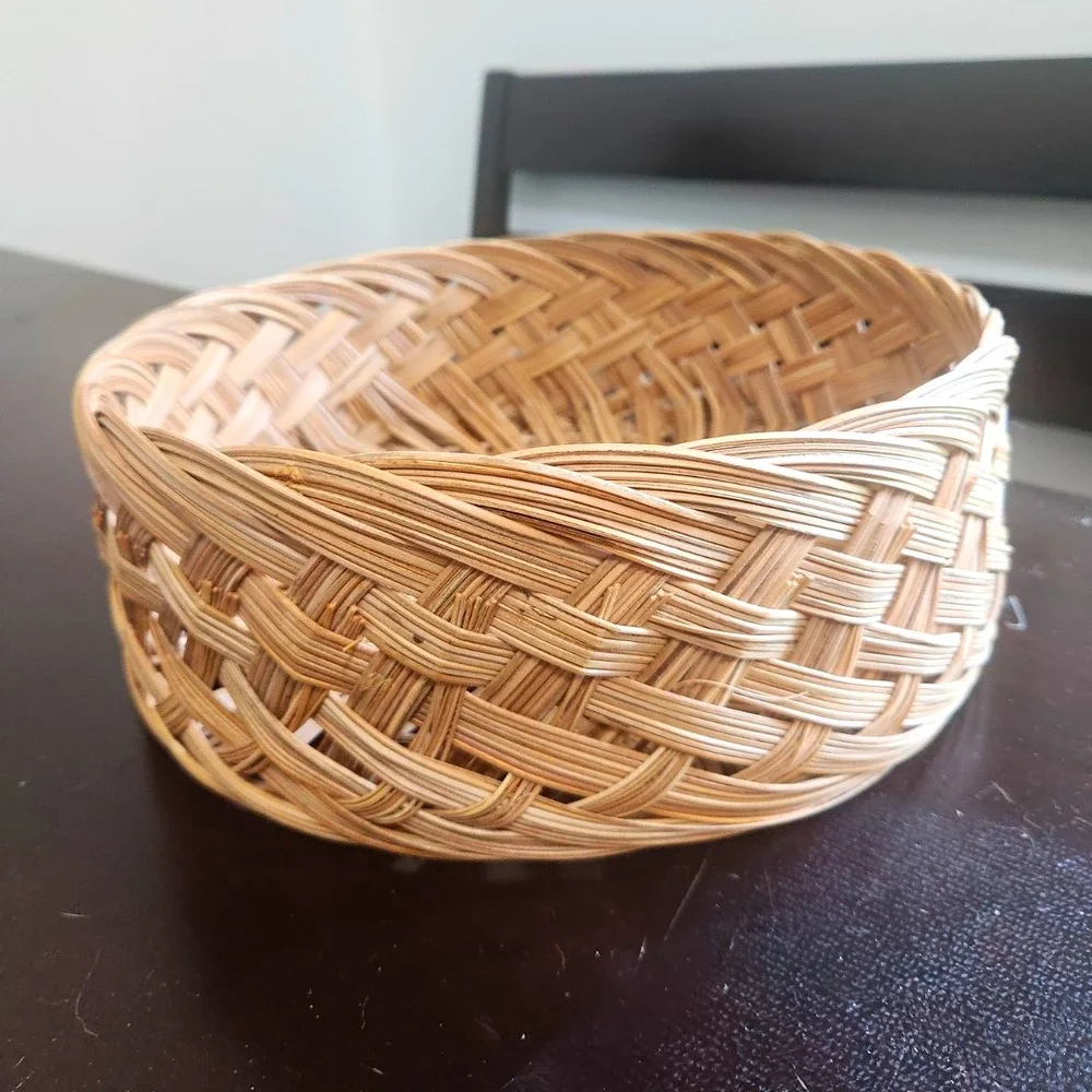 Round Wicker Woven Basket Bowl Beige Freestanding Non-Lidded Medium Indoor
